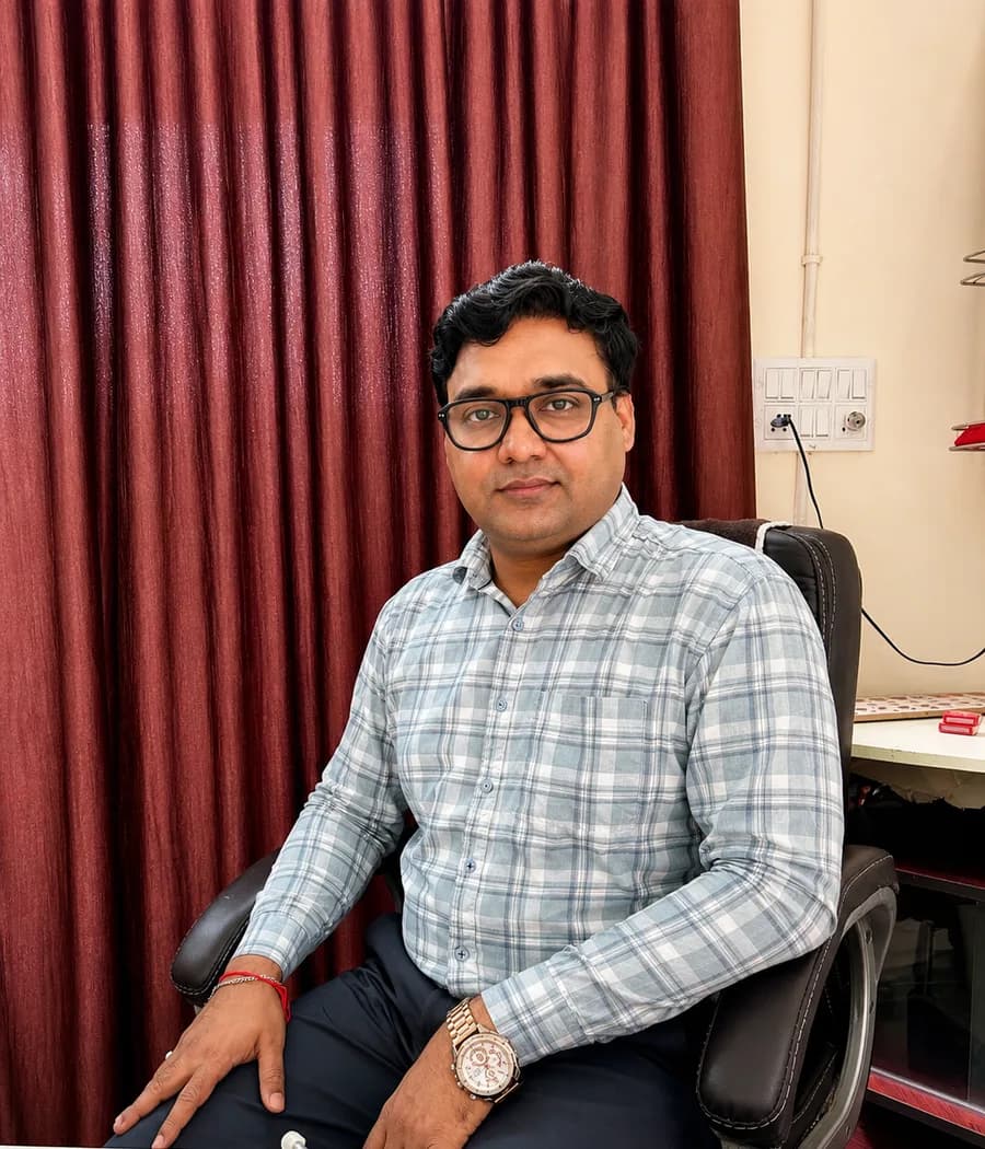Dr. Komesh Brahmankar, General Physician at Riva Clinic